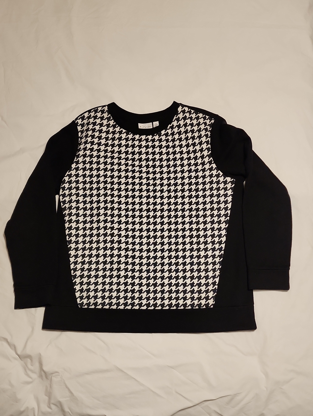 Black and White Houndstooth Women's Sweatshirt